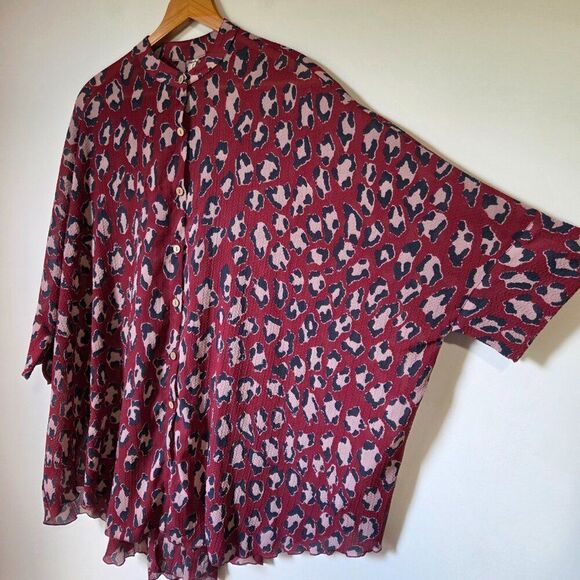 EUC INTIMATELY FREE PEOPLE PRINTED OVERSIZE PLEATED BACK TOP SIZE SMALL - Picture 3 of 16